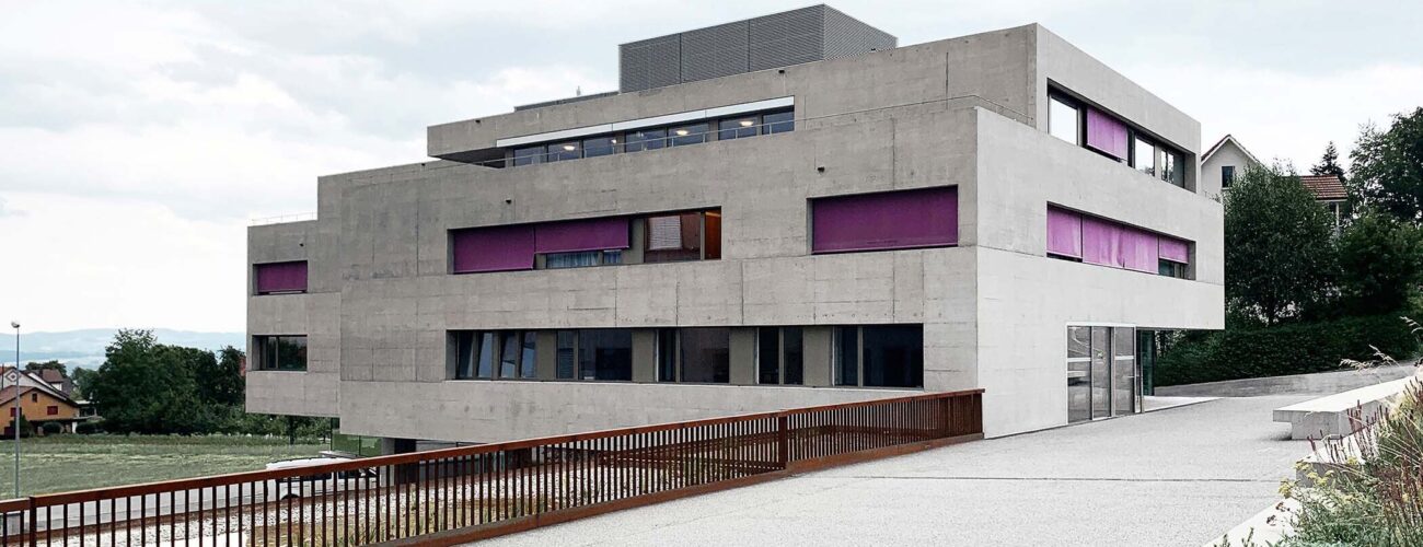 Das moderne Gebäude der Institution Barbara Keller in Binz bei Maur