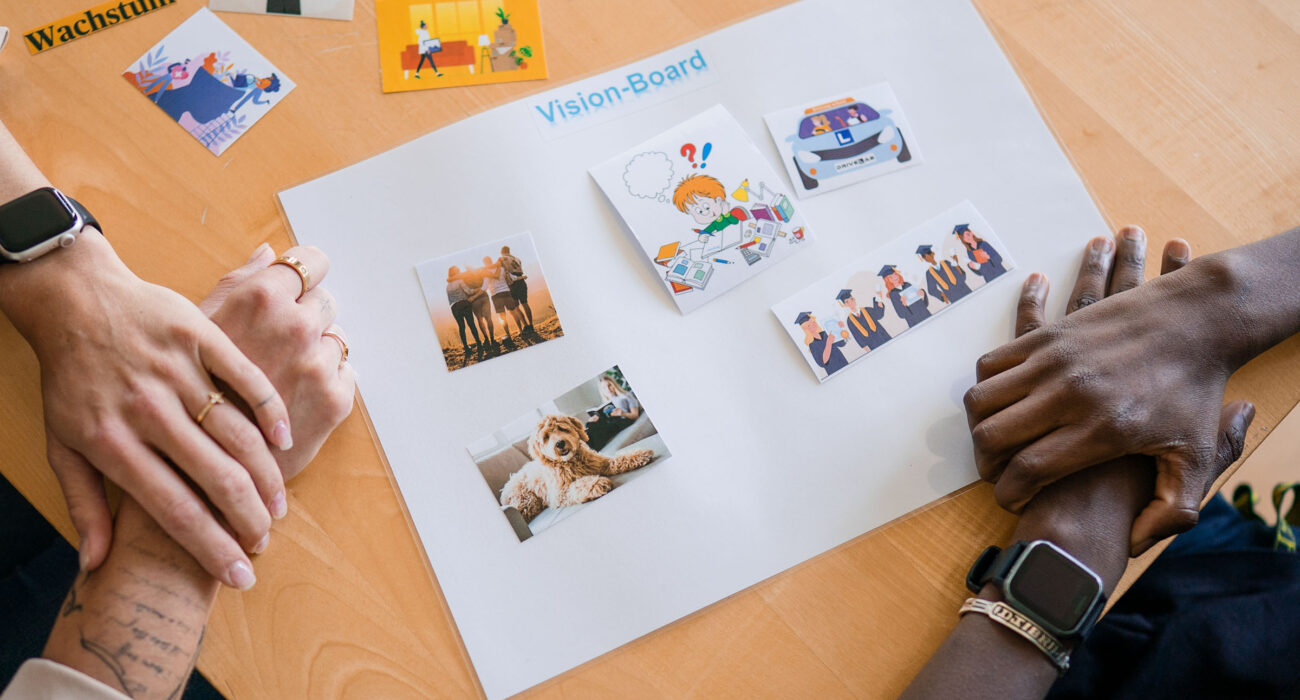 Ein Blatt mit Bildern, das die Träume vom Schüler zeigt